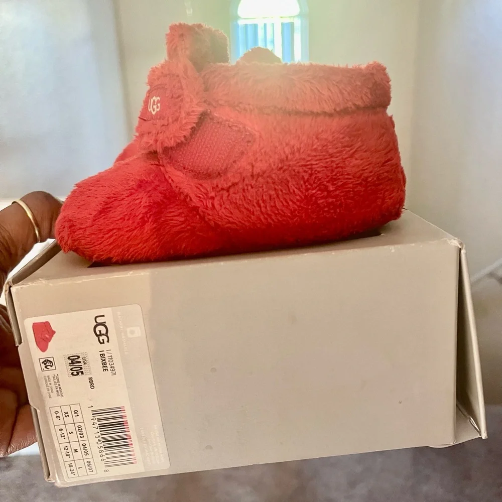 UGG infant red Slippers - Picture 3 of 3